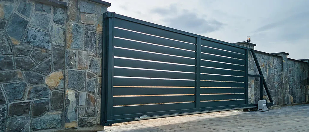 Ogrodzenia panelowe betonowe czy stalowe – co wybrać?